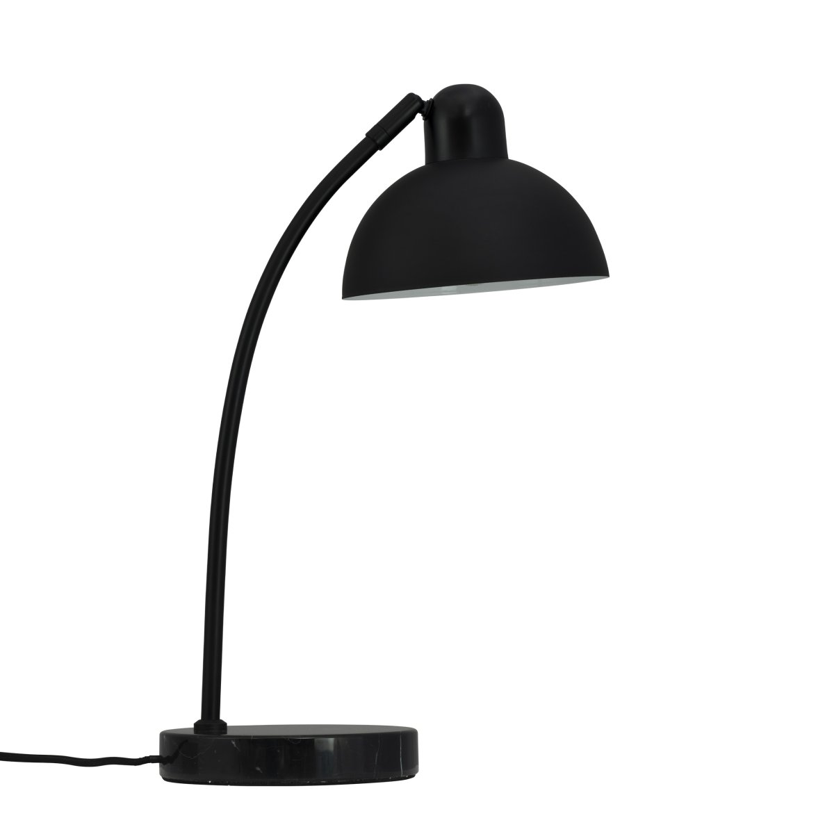 Eric 48cm Svart skrivebordslampe Fra Dyberg Larsen - Oppdag den elegante Eric bordlampen med sin unike marmorsokkel og buede detaljer som gir den et sofistikert utseende.