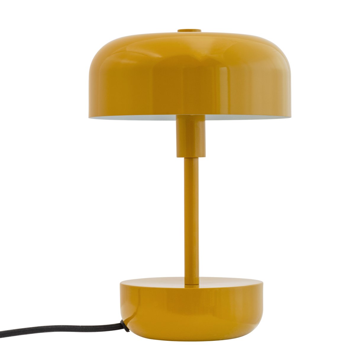 Haipot 25cm Karri bordlampe Fra Dyberg Larsen - Haipot-serien er tilgjengelig i både stilige og livlige nyanser, og gir en iøynefallende opplevelse og et moderne romtema.