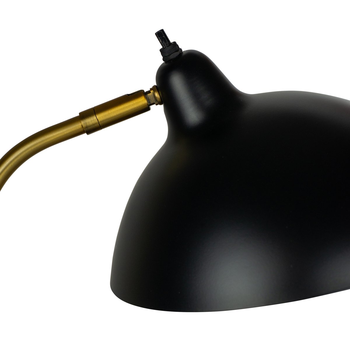 Futura 55cm Messing bordlampe Fra Dyberg Larsen - Den svarte overflaten og den antikkfargede innsiden av skjermen sprer et varmt lys og skaper en koselig atmosf&aelig;re i hjemmet.