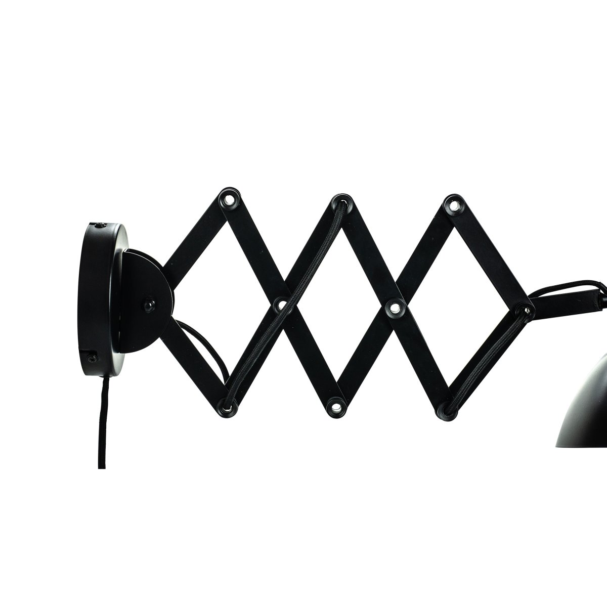 Futura 60cm Svart vegglampe Fra Dyberg Larsen - Futura passer perfekt som leselampe på soverom og stue med sin vinklede skjerm og uttrekkbare arm eller p&aring; andre steder som trenger stilig belysning.