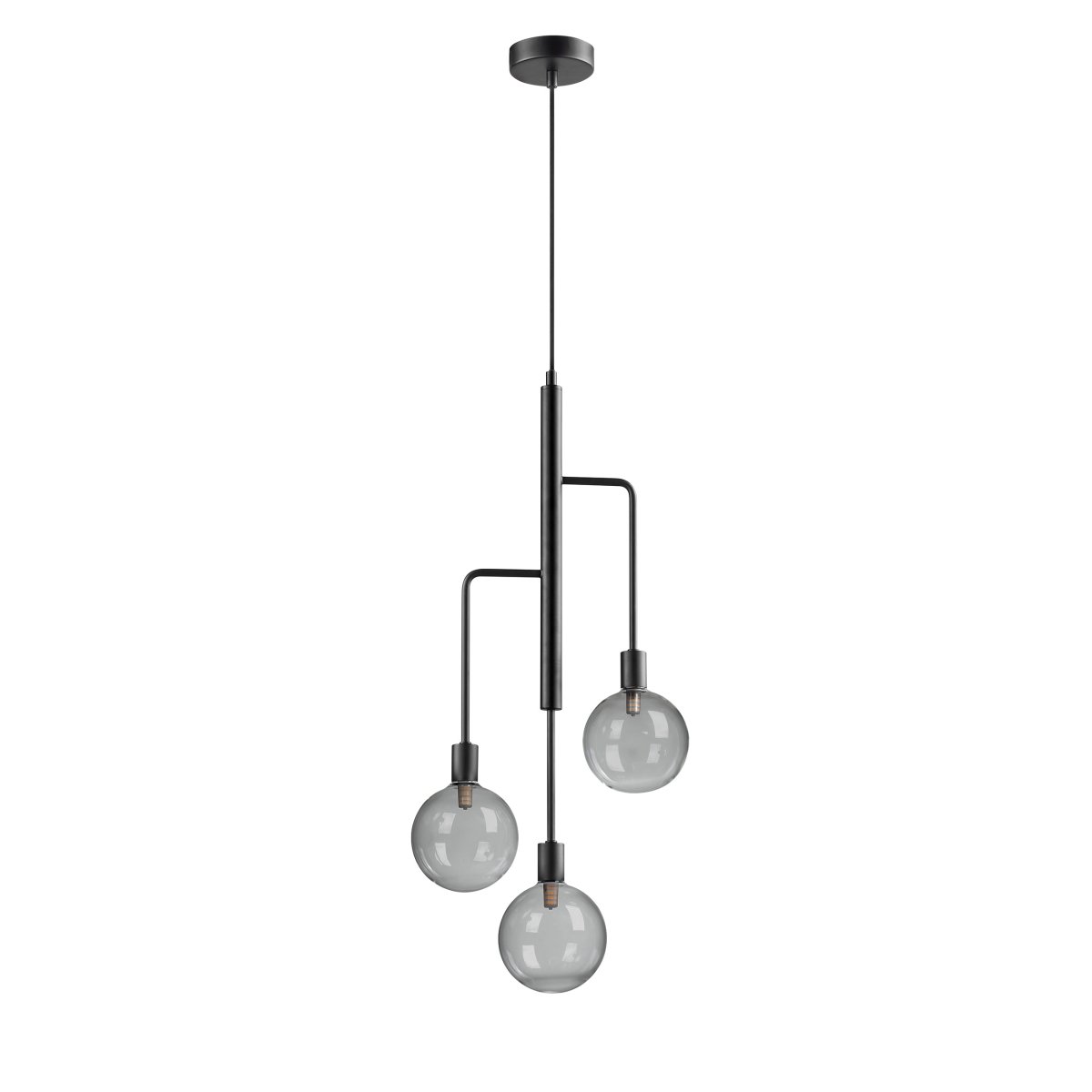 Chester 32cm Svart Taklampe Fra Dyberg Larsen - De tre armene er plassert på samme linje, noe som gjør lampen ideell for å henge over et bord, i et hjørne eller over kjøkkenet.