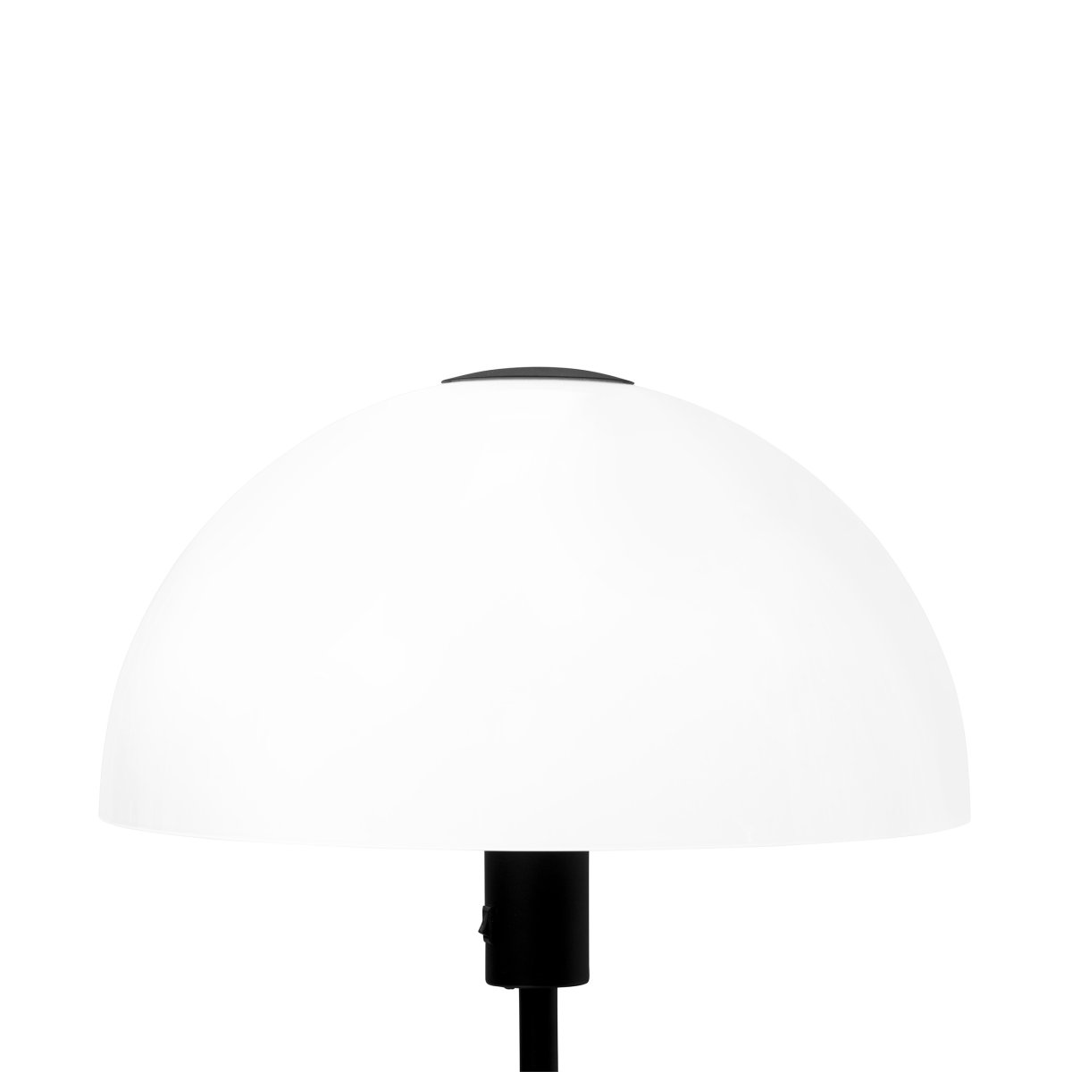 Jazz Svart gulvlampe Fra Dyberg Larsen - Gulvlampe i opalhvitt glass med sokkel i matt sort metall.