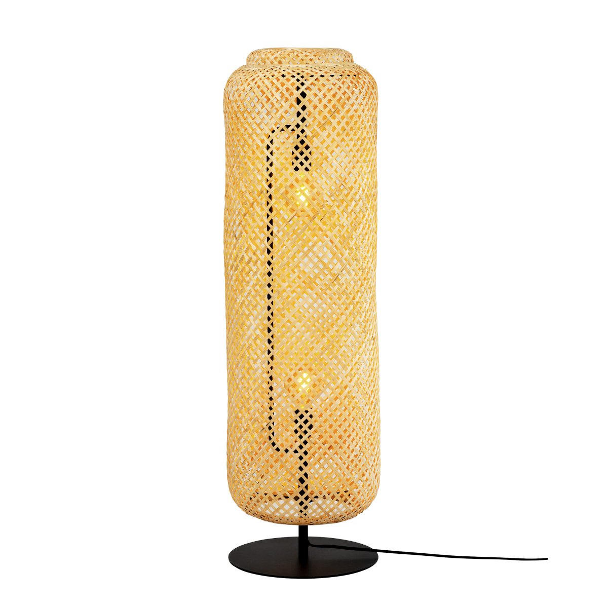 Boom Natur gulvlampe Fra Dyberg Larsen - Boom gulvlampe fra Dyberg Larsen er en vakker, håndvevd lampe i bambus og naturlig farge som skaper et varmt og innbydende lys.