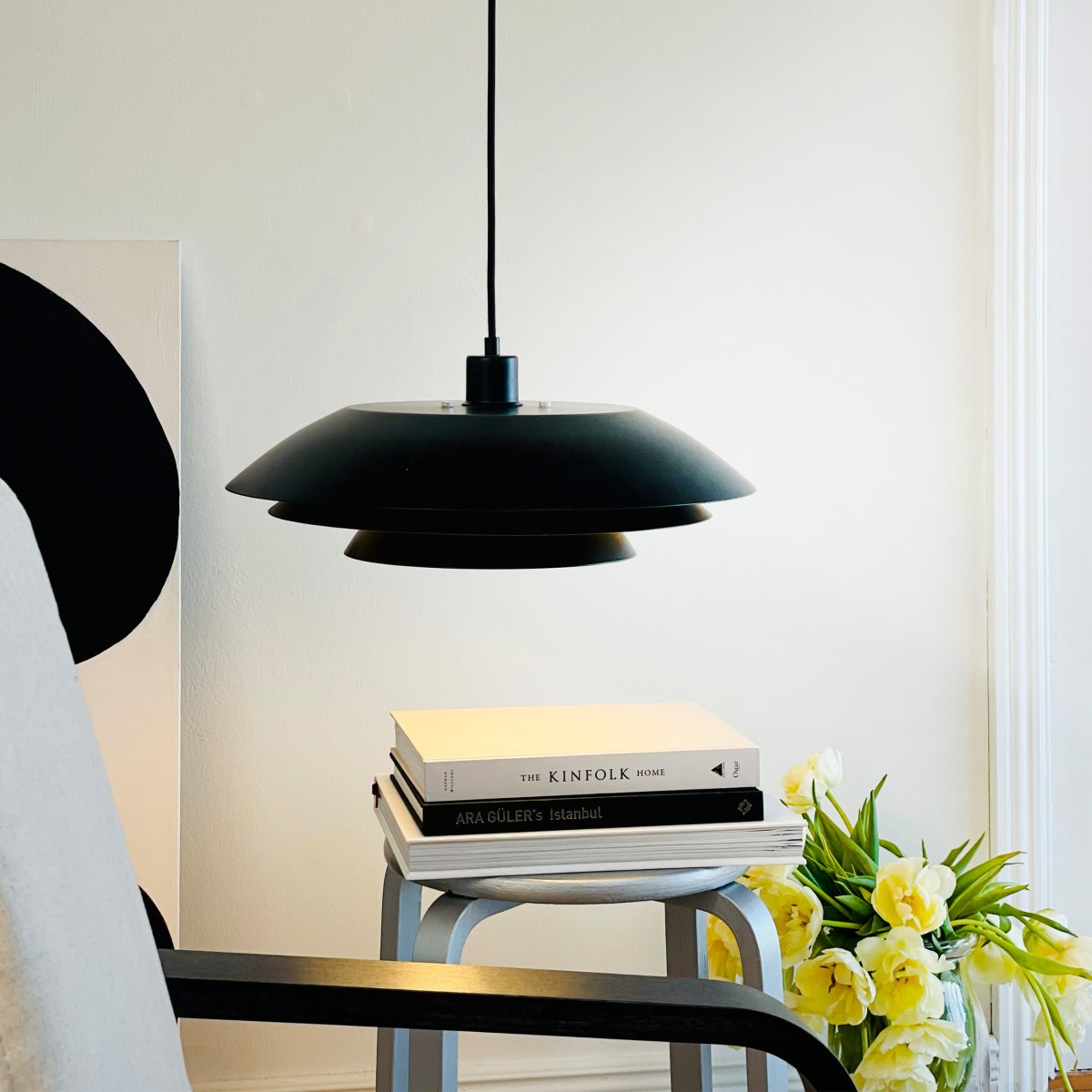 DL45 Ø45 Svart Taklampe Fra Dyberg Larsen - DL45 pendel i matt sort metall passer perfekt i st&oslash;rre og mer &aring;pne rom hvor lampen blir en sentral del av interi&oslash;ret.