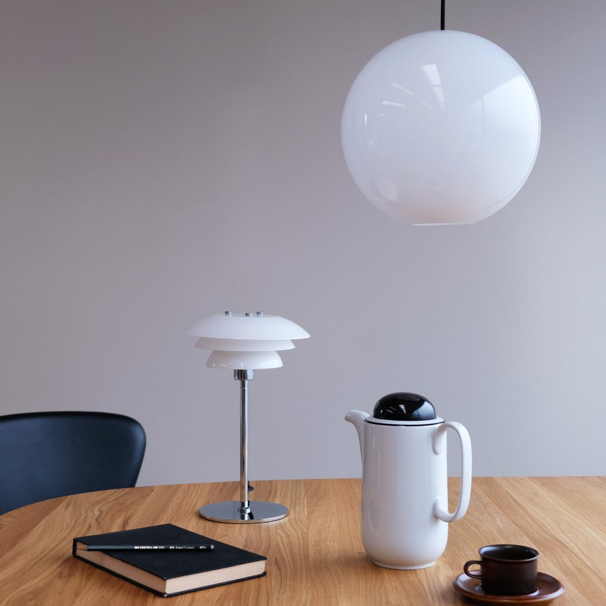 Cafè Ø25 Opal Taklampe Fra Dyberg Larsen - Dette gir et vakkert lys som lyser opp b&aring;de over et bord, i et hj&oslash;rne, ved sengen eller i et koselig hj&oslash;rne.