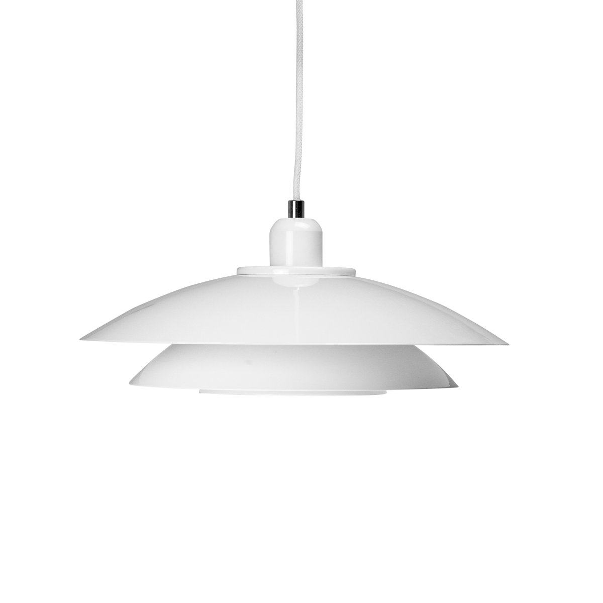 Kaje Ø40 Hvit Taklampe Fra Dyberg Larsen - Den passer inn i ethvert hjem og gir et behagelig og funksjonelt lys.