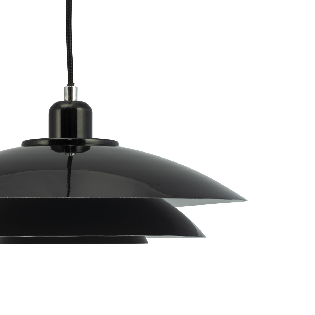 Kaje Ø40 Svart Taklampe Fra Dyberg Larsen - Den passer inn i ethvert hjem og gir et behagelig og funksjonelt lys.