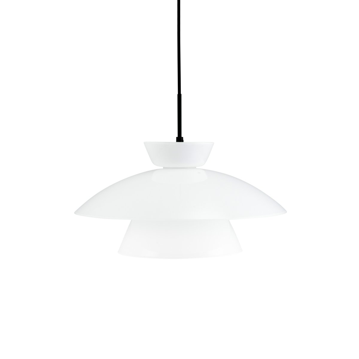 Valby Ø20 Opal Taklampe Fra Dyberg Larsen - Valby opal taklampe leveres med 3m sort tekstilsnor, som gir deg muligheten til å henge lampen i Ønsket høyde.