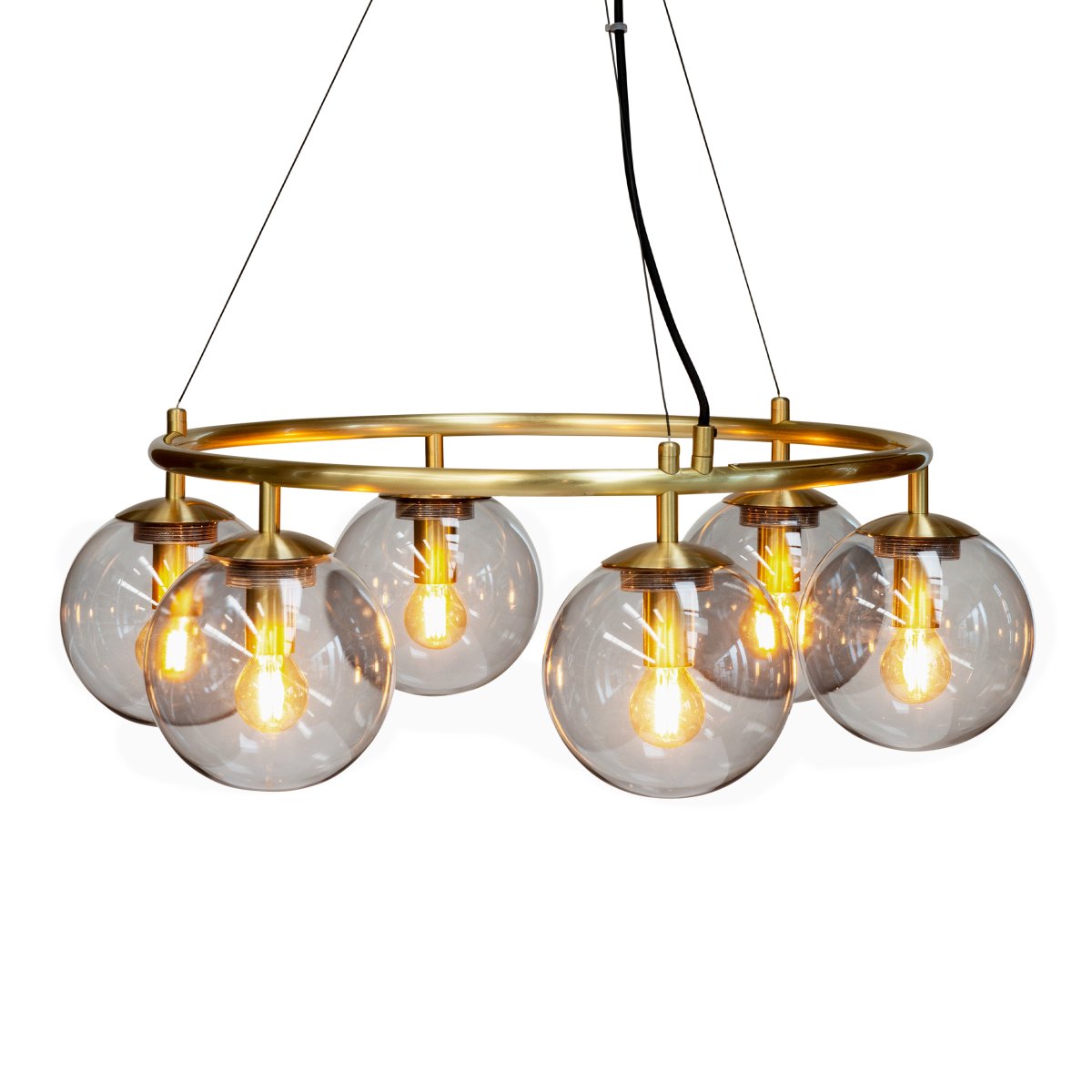 Como Ø65 Messing Taklampe Fra Dyberg Larsen - Como er en eksklusiv taklampe i messing som kombinerer retroinspirert design med moderne elementer.
