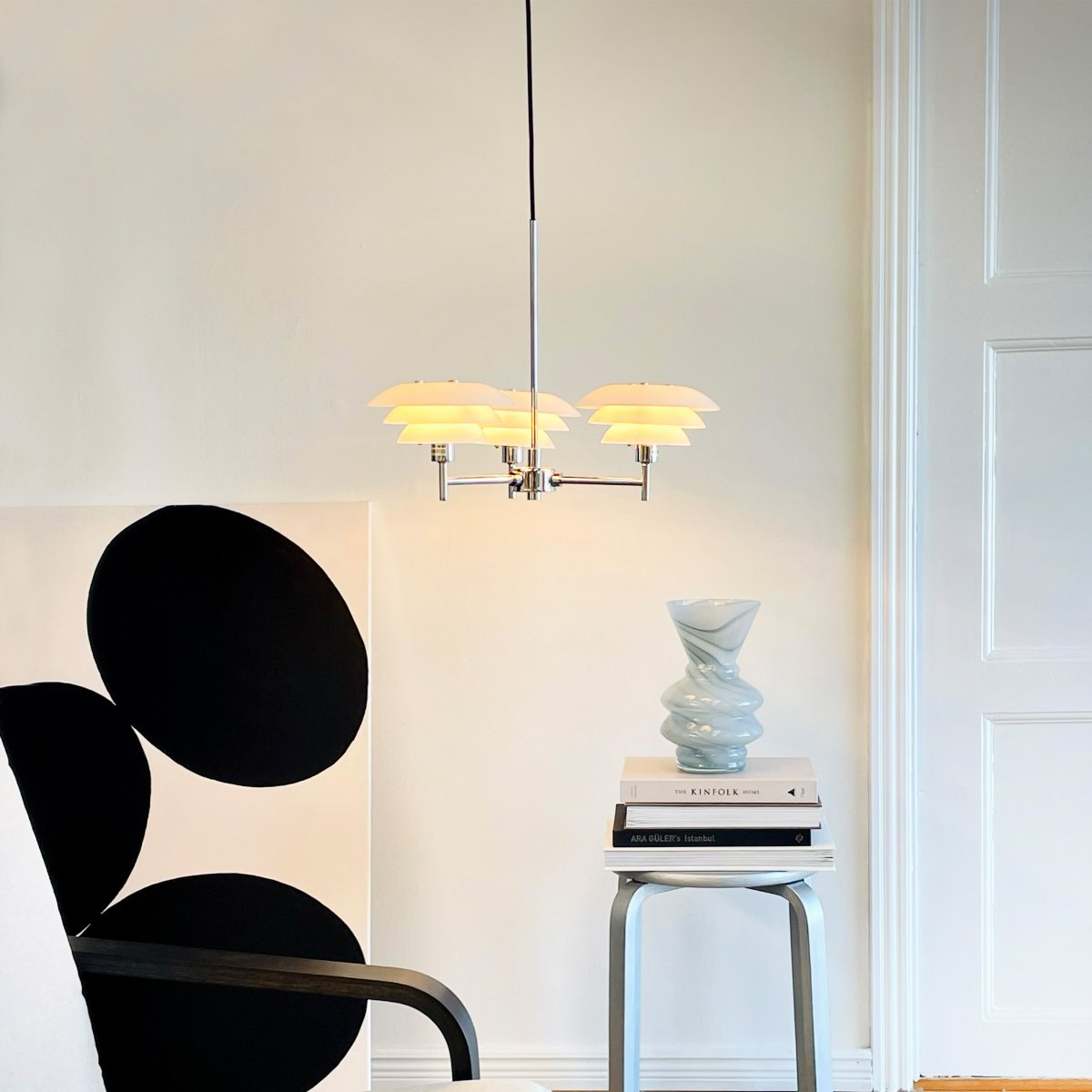 DL20 Ø50 Krom Taklampe Fra Dyberg Larsen - De munnbl&aring;ste opalglassene er et gjennomg&aring;ende tema i flere av Dyberg Larsens design, noe som gj&oslash;r det mulig &aring; mikse og matche lampene i serien.