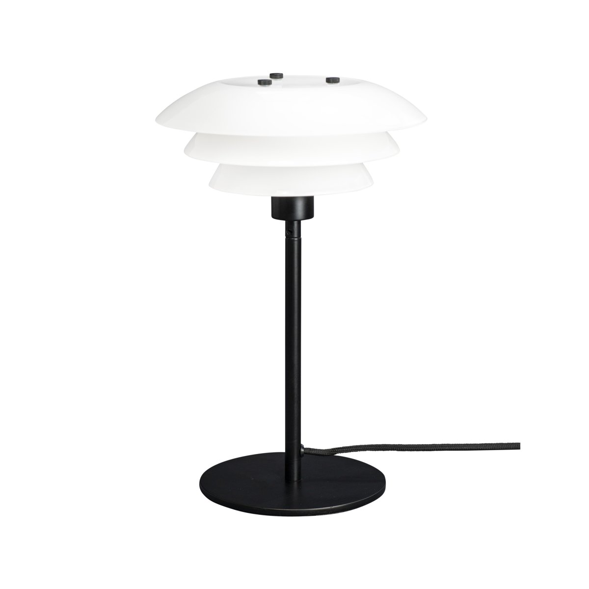 DL20 30cm Svart bordlampe Fra Dyberg Larsen - DL20 bordlampe i opalglass og sort farge har et eksklusivt og luksuri&oslash;st design som ikke bare er vakkert, men ogs&aring; gir rommet behagelig belysning og skaper den perfekte atmosf&aelig;ren for alle anledninger.