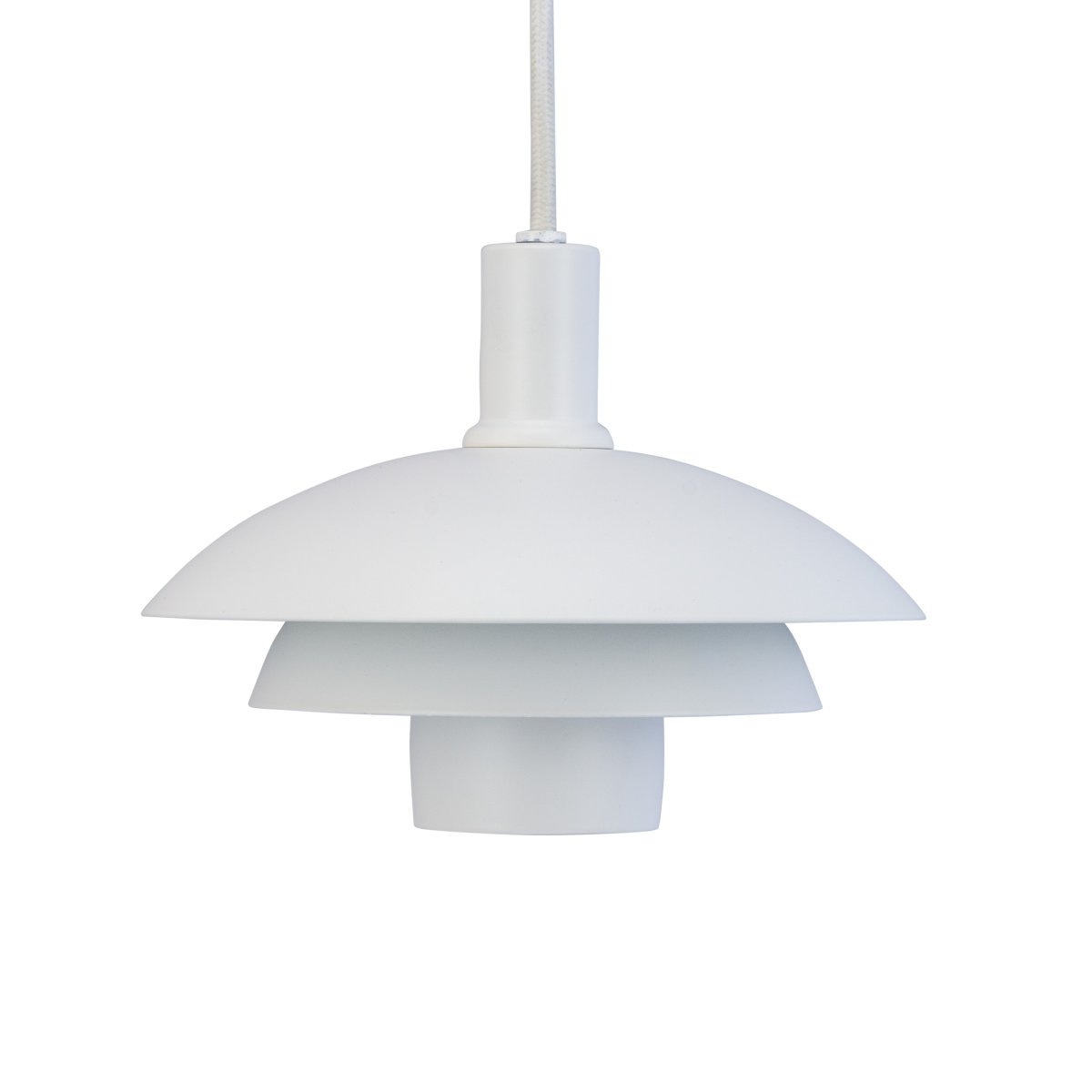 Morph Ø20 Hvit Taklampe Fra Dyberg Larsen - Lampen er i matt hvit metall med matchende takrosett.