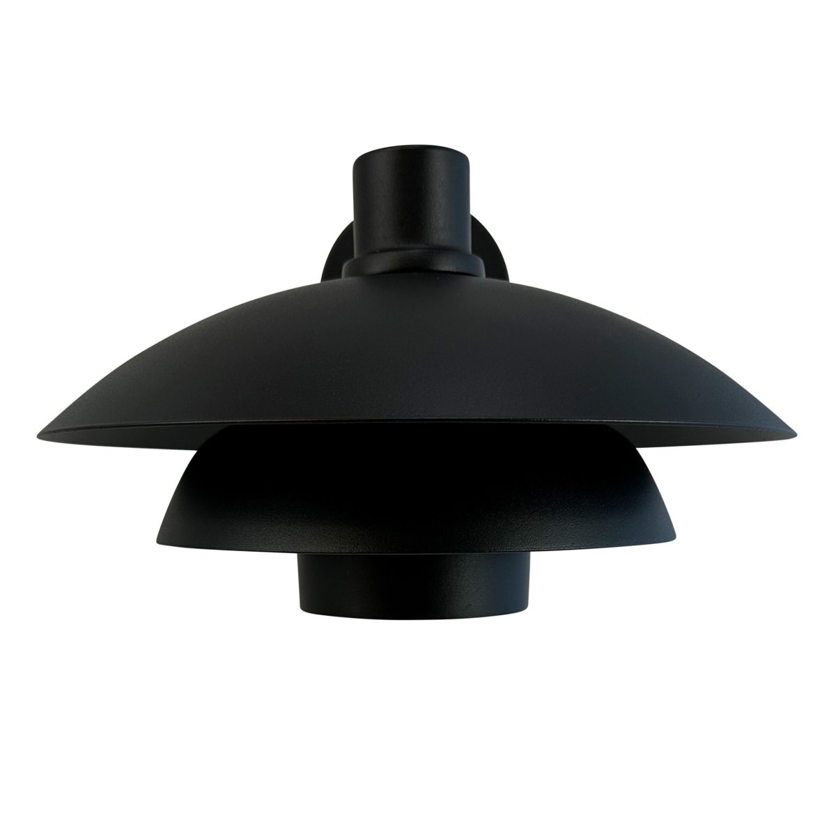 Morph Svart utendørslampe Fra Dyberg Larsen - Morph er det ultimate valget når du ønsker å forbedre utemiljøene dine med førsteklasses dansk design.