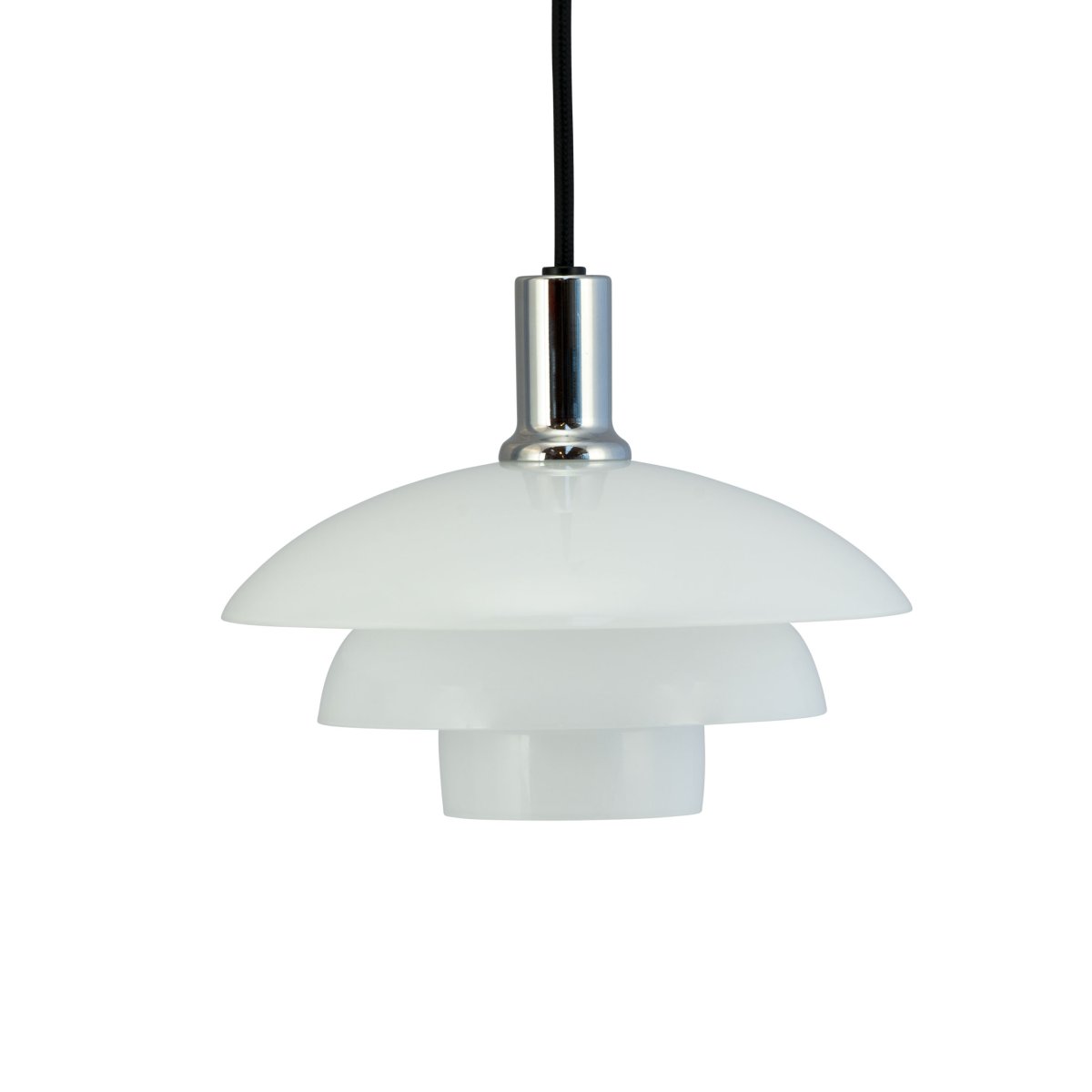 Morph Ø20 Opal Taklampe Fra Dyberg Larsen - Morph lyskolleksjonen er designet av den popul&aelig;re danske designeren Frank Kerdil og kombinerer eleganse og funksjon p&aring;; en fersk s&oslash;tsak.