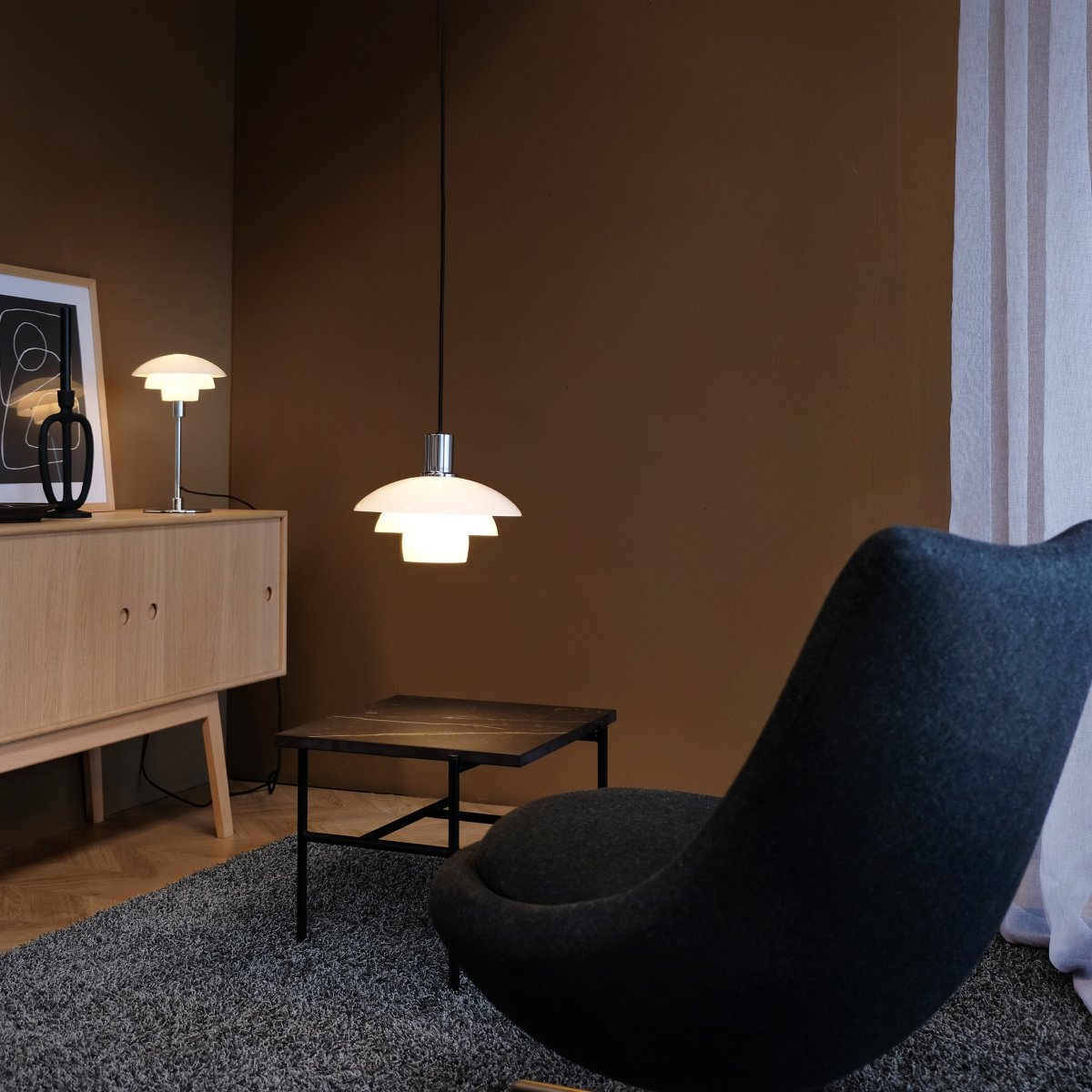 Morph Ø20 Opal Taklampe Fra Dyberg Larsen - Morph lyskolleksjonen er designet av den popul&aelig;re danske designeren Frank Kerdil og kombinerer eleganse og funksjon p&aring;; en fersk s&oslash;tsak.