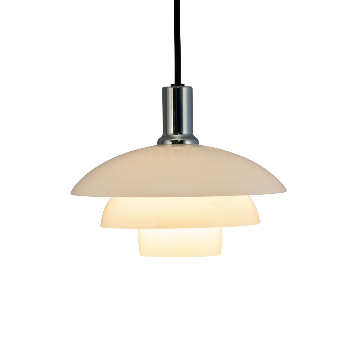 Morph Ø20 Opal Taklampe Fra Dyberg Larsen - Morph lyskolleksjonen er designet av den popul&aelig;re danske designeren Frank Kerdil og kombinerer eleganse og funksjon p&aring;; en fersk s&oslash;tsak.