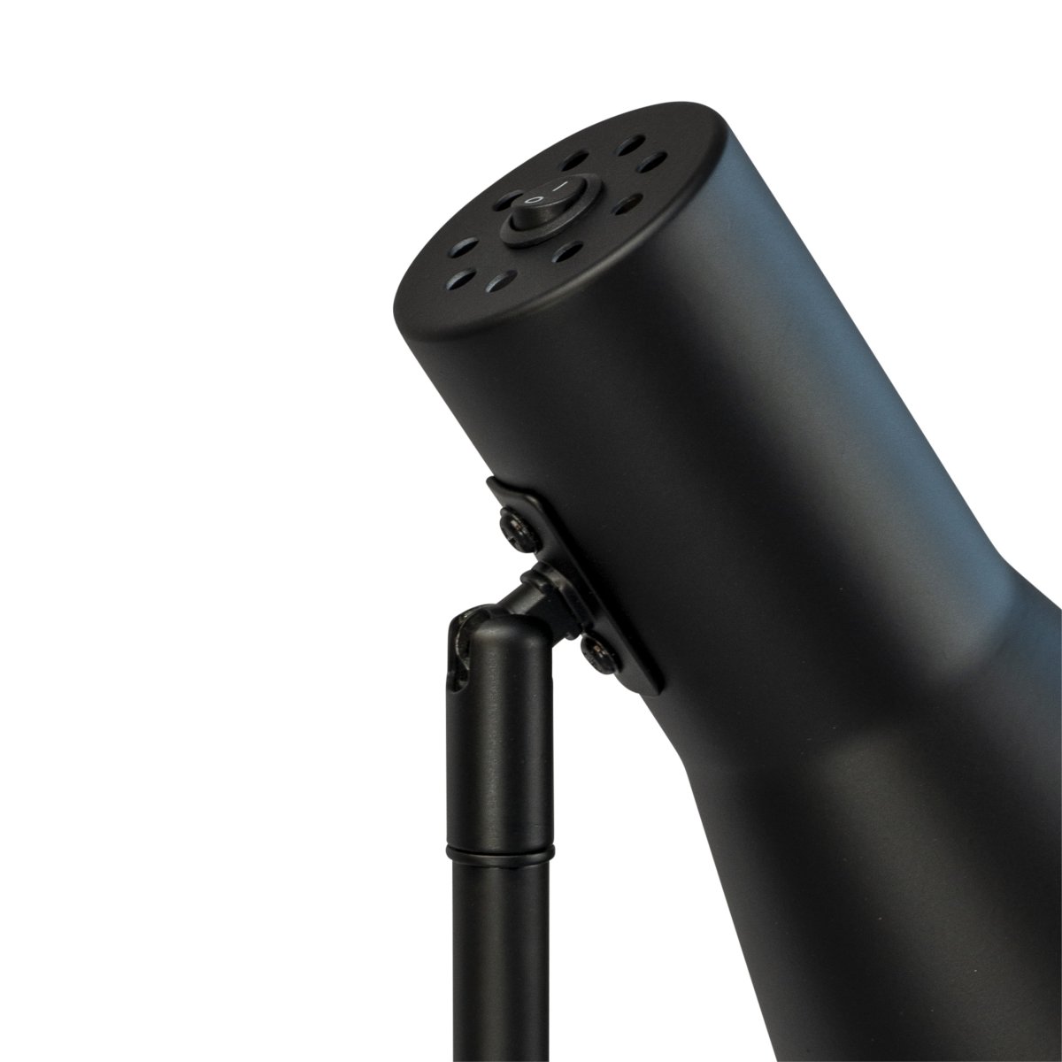 DL12 Svart gulvlampe Fra Dyberg Larsen - DL12 gulvlampe i matt sort metall, med roterbar og vippbar skjerm.