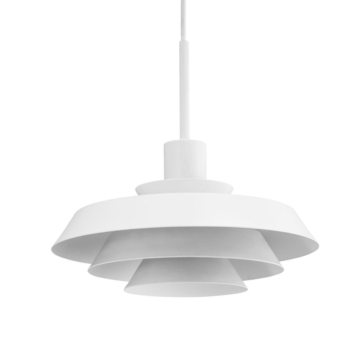 DL30 Ø30 Hvit Taklampe Fra Dyberg Larsen - Oppgrader belysningen din over spisebordet, p&aring; kj&oslash;kkenet, gangen eller et annet rom og nyt skandinavisk minimalisme og et varmt, koselig lys med DL30-pendellampen.