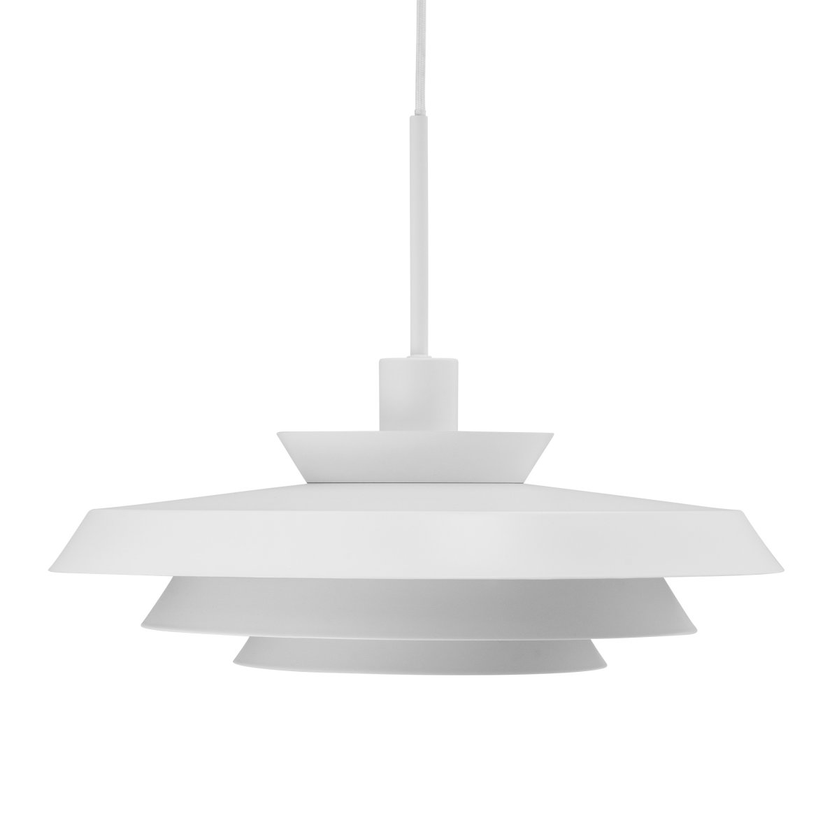 DL44 Ø44 Hvit Taklampe Fra Dyberg Larsen - Oppgrader belysningen din over spisebordet, p&aring; kj&oslash;kkenet, gangen eller i et hvilket som helst rom, og nyt skandinavisk minimalisme og et varmt, innbydende lys med DL44-pendellampen.