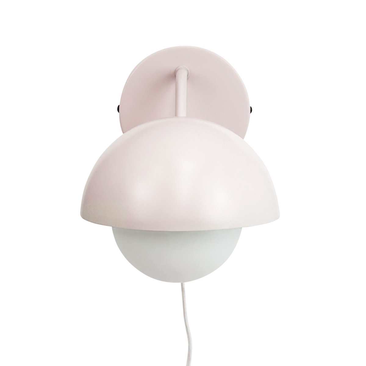 Rose Ø15 Matt beige vegglampe Fra Dyberg Larsen - Glasskuppelen fungerer som en naturlig lysspreder og skaper en varm og innbydende atmosf&aelig;re i rommet.