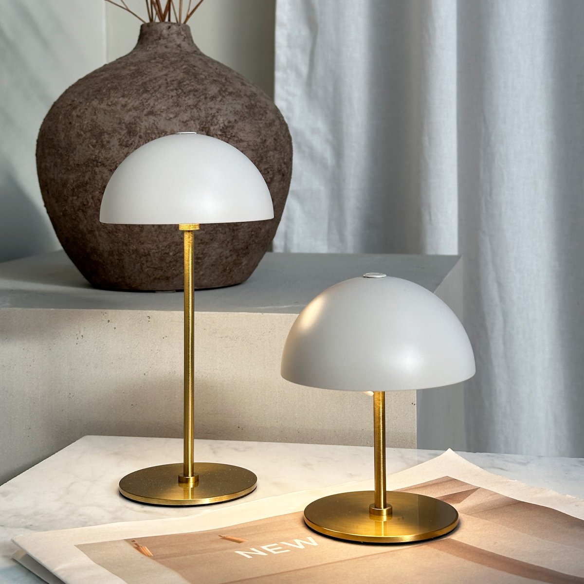 Along Sett 20cm Beige bærbar Fra Dyberg Larsen - Along leveres i et sett med tv&aring; lamper som kan monteres på tre forskjellige måter &ndash; en høy og en lav, to lav eller lav høy &ndash; helt uten verktøy.