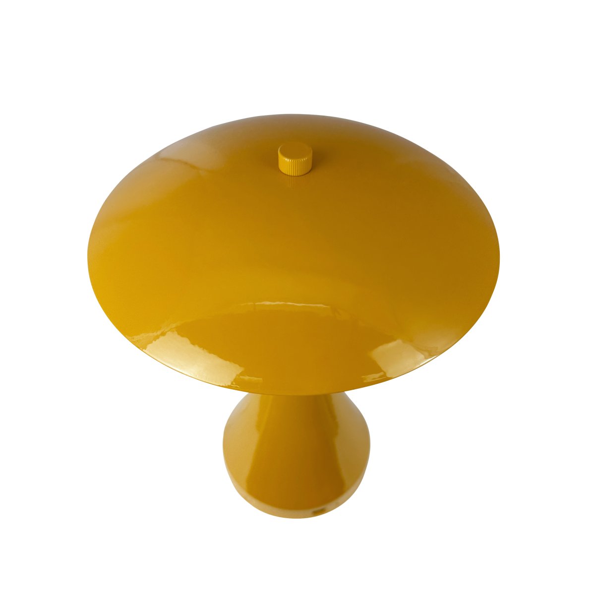 Vienna 28cm Karri bærbar Fra Dyberg Larsen - Den oppladbare lampen gir deg friheten til å plassere den hvor som helst, uten å bekymre deg for kabler.