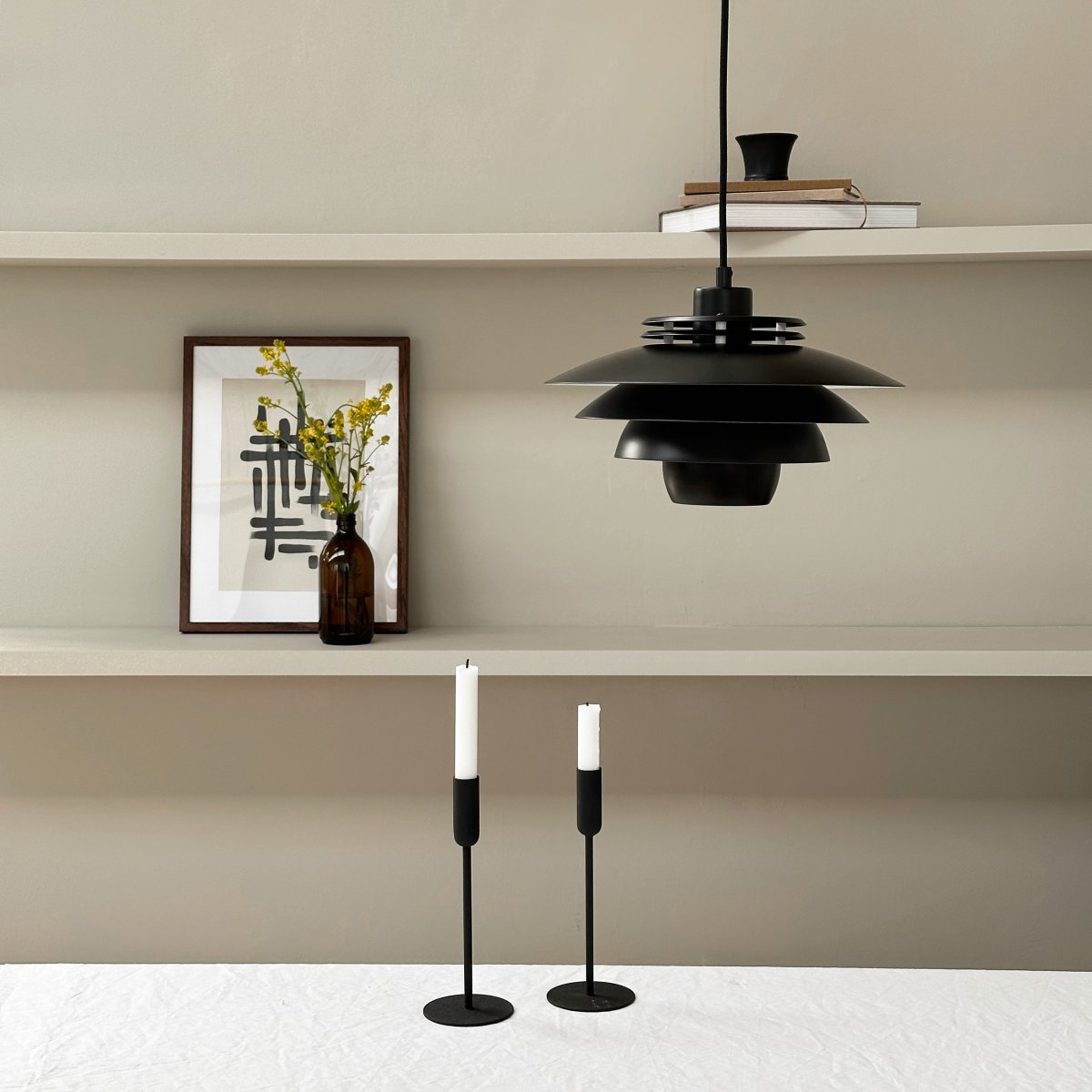 Ejka Ø30 Svart Taklampe Fra Dyberg Larsen - Ejka Mini Pendel er ikke bare en belysningsløsning, men også en stilig designerklæring som lyser opp hjemmet ditt.
