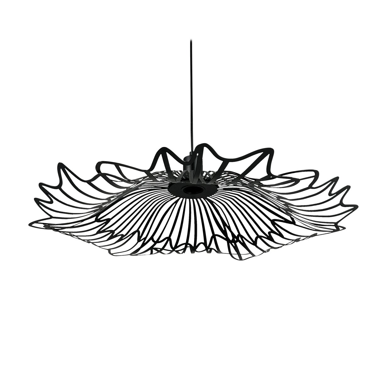 Flora Ø60 Matt svart Taklampe Fra Dyberg Larsen - Finns i tv&aring; eleganta varianter: matt svart, med en industriell fransk k&auml;nsla, och p&auml;rlvitt, som kombinerar romantisk bohemstil med en minimalistisk touch.