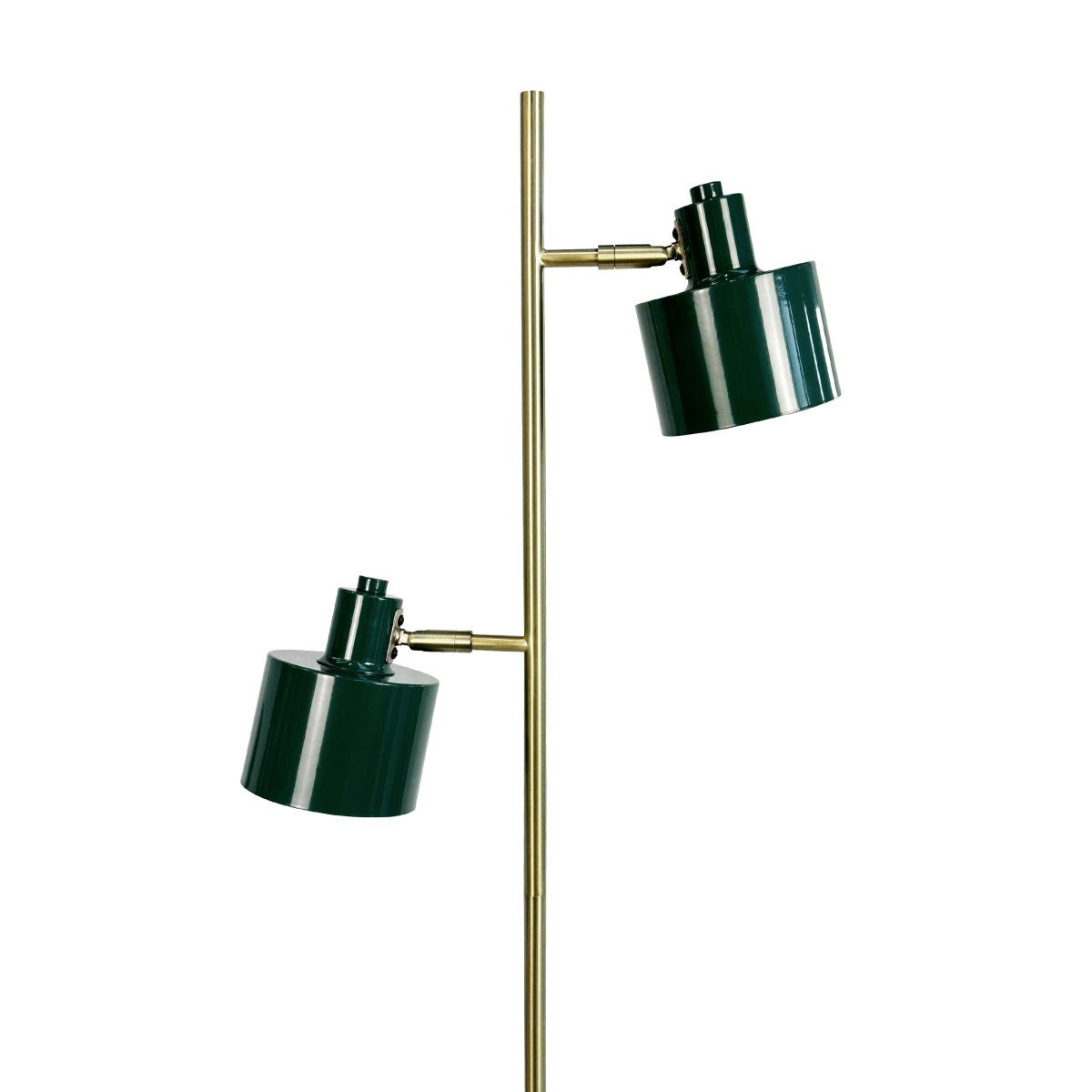 Ocean Grønn gulvlampe Fra Dyberg Larsen - Den handpolerade m&auml;ssingsstommen kan luta upp och ner och ger varje lampa en unik f&auml;rgvariation.