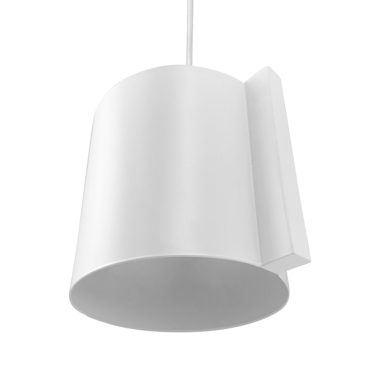 Wum Ø18 Hvit Taklampe Fra Dyberg Larsen - Tillverkad i metall med en varmvit finish och en 2 meter l&aring;ng vit tygsladd, &auml;r Wum en perfekt balans mellan funktion och design.