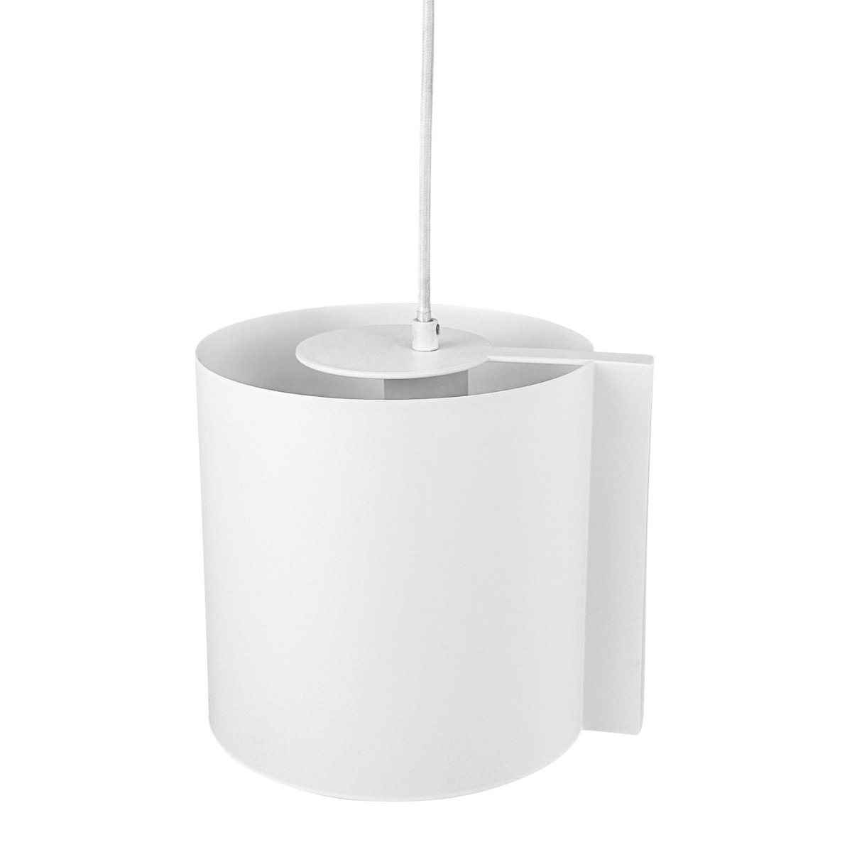 Wum Ø23 Hvit Taklampe Fra Dyberg Larsen - Tillverkad i metall med en varmvit finish och en 2 meter l&aring;ng vit tygsladd, &auml;r Wum en perfekt balans mellan funktion och design.