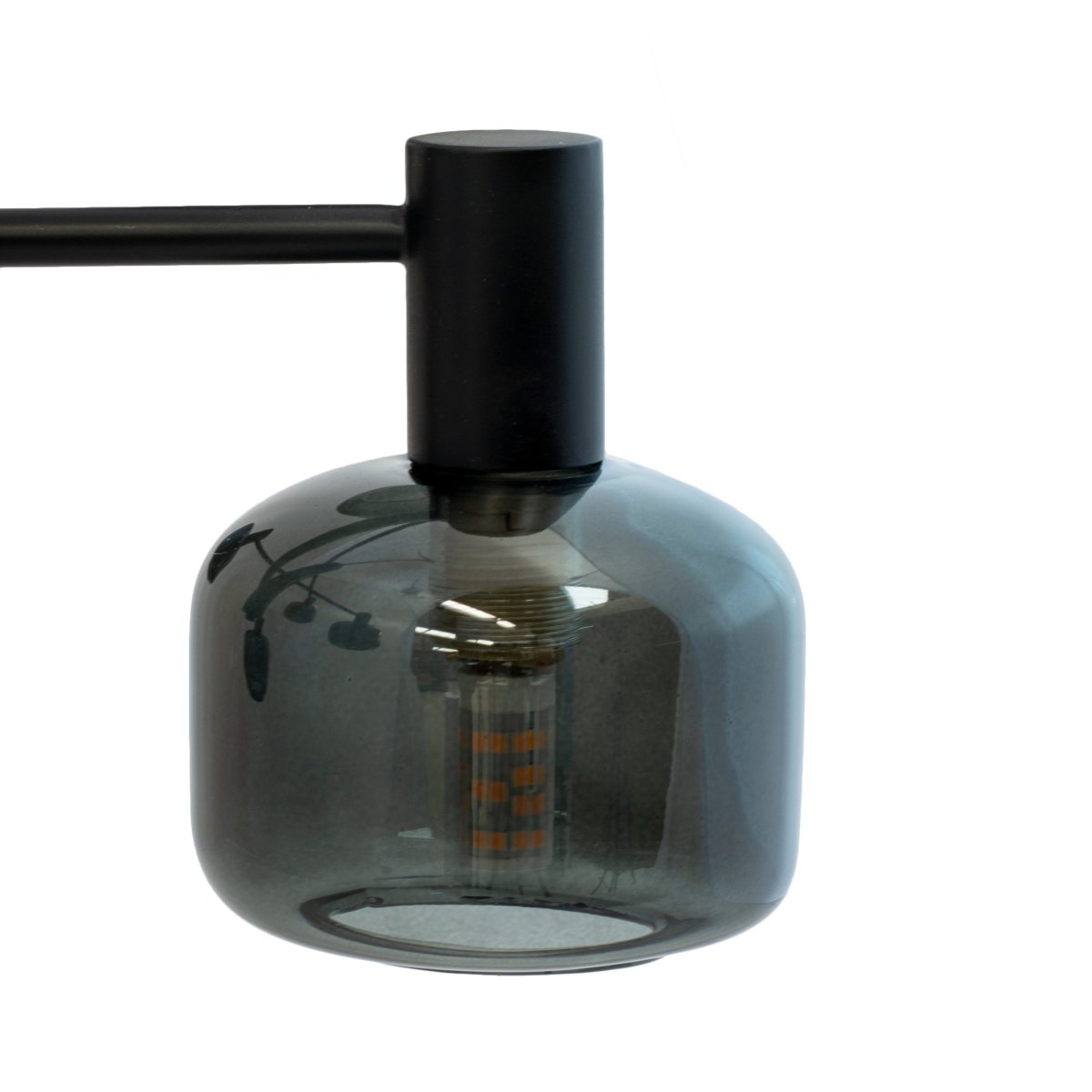 Arp Ø50 Svart Taklampe Fra Dyberg Larsen - En investering i både estetikk og komfort som du vil ha glede av i mange år fremover.