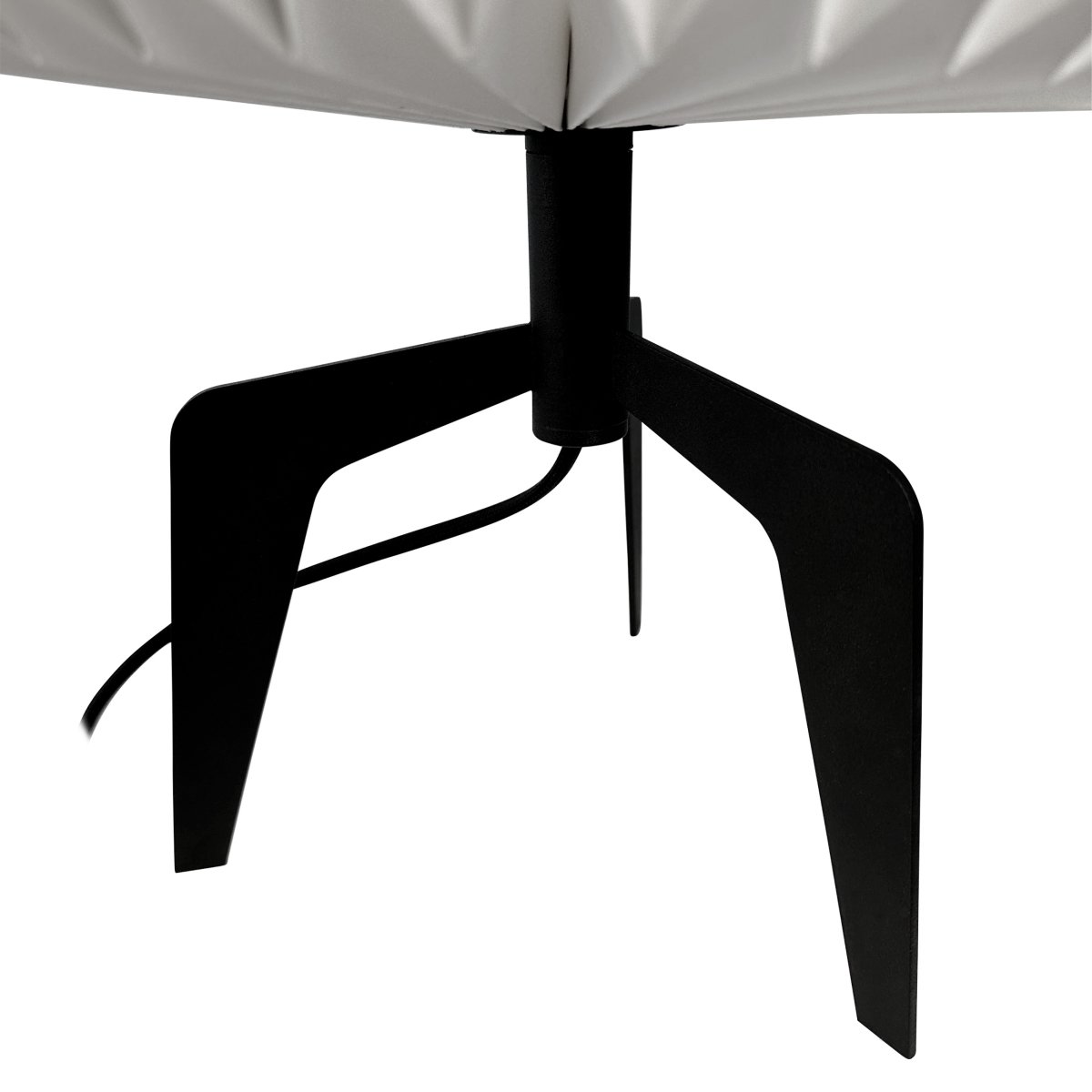 Ventnor 34cm Svart bordlampe Fra Dyberg Larsen - Lampen er designet for å gi et mykt og koselig lys i hjemmet ditt.