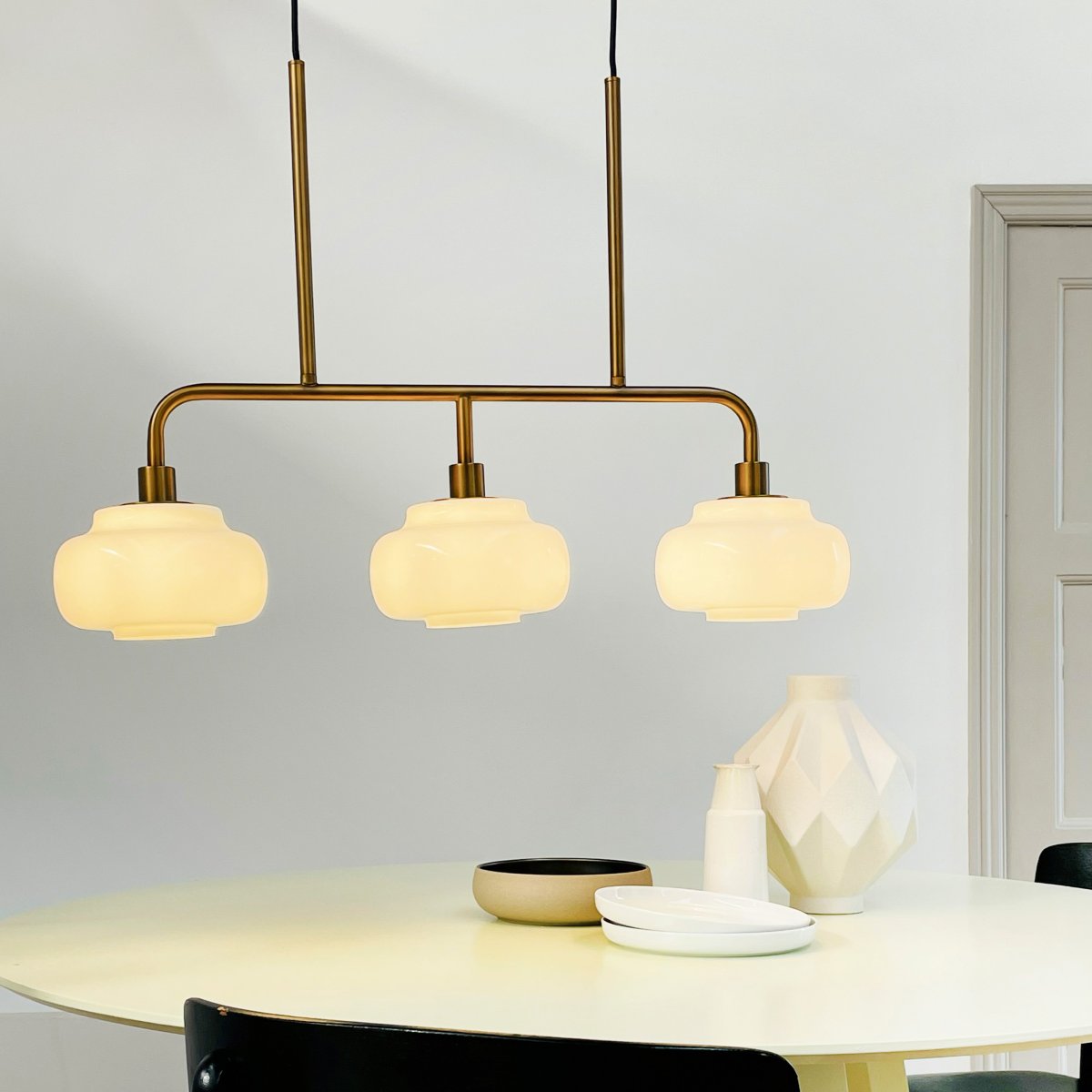 Ossett 80cm Bronse Taklampe Fra Dyberg Larsen - Ossett er en klassisk taklampe med et elegant og tidl&oslash;st design.