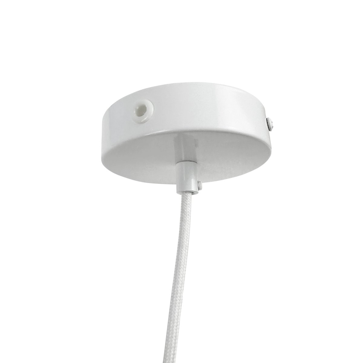 Planet Ø40 Hvit Taklampe Fra Dyberg Larsen - Planet-pendelen i blankt hvitt metall utstråler enkelhet og stil i ett og samme belysningsvalg.