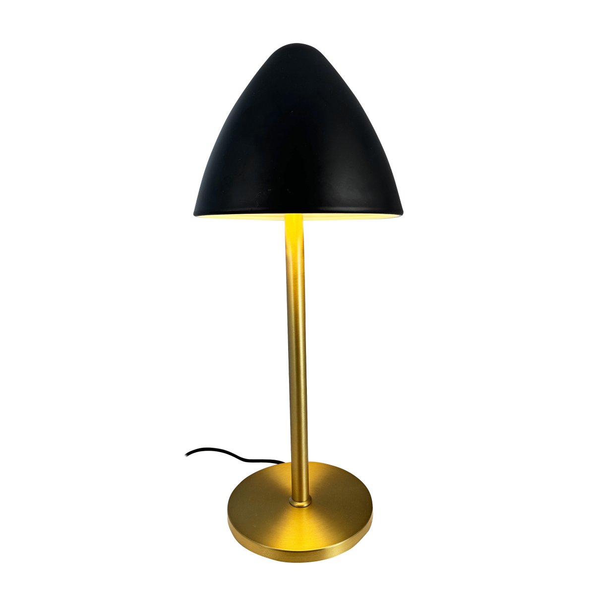Oulu 47cm Svart bordlampe Fra Dyberg Larsen - Med sin stilige design og kvalitetsmaterialer blir Oulu en iøynefallende detalj som tilfører eleganse og atmosfære til interiørdesignet ditt.