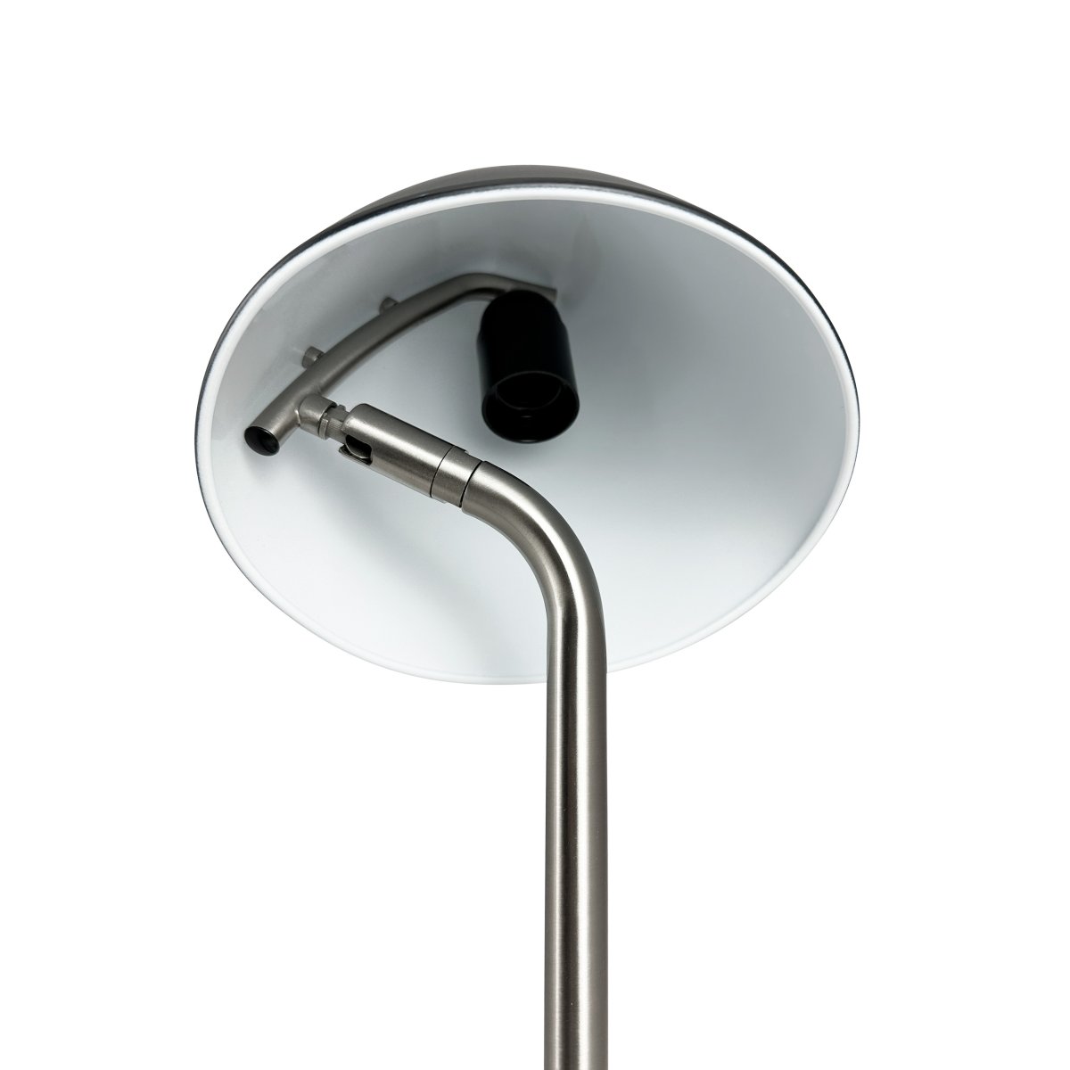 Oulu 47cm Svart bordlampe Fra Dyberg Larsen - Med sin stilige design og kvalitetsmaterialer blir Oulu en iøynefallende detalj som bidrar med eleganse og atmosfære til ditt interiør.