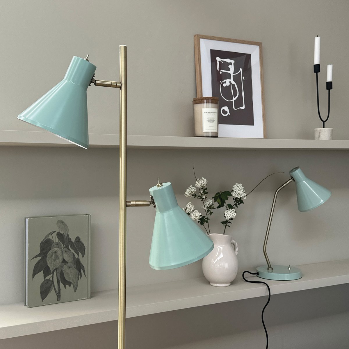 Sleep Skinnende mynte gulvlampe Fra Dyberg Larsen - S&oslash;vngulvslampe i mintgr&oslash;nn er en elegant belysningsl&oslash;sning for hjemmet ditt.