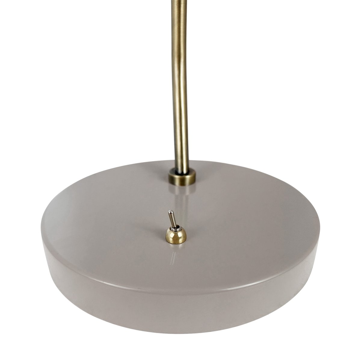 Sleep 43cm Blank beige skrivebordslampe Fra Dyberg Larsen - Sleep-lampen tilbyr enkel eleganse og en myk belysning som bidrar til en avslappende atmosf&aelig;re.