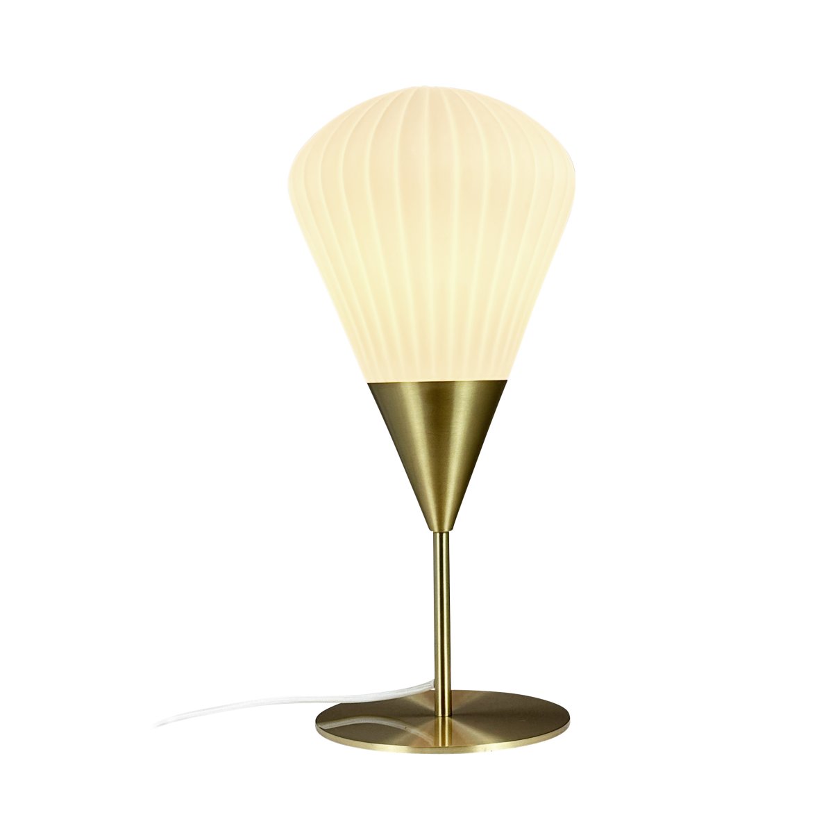 Ballon 45cm Hvit bordlampe Fra Dyberg Larsen - Med sin moderna form och stilrena material &auml;r Ballon bordslampa ett perfekt val f&ouml;r den som vill kombinera funktion, ljus och elegans i sin inredning.