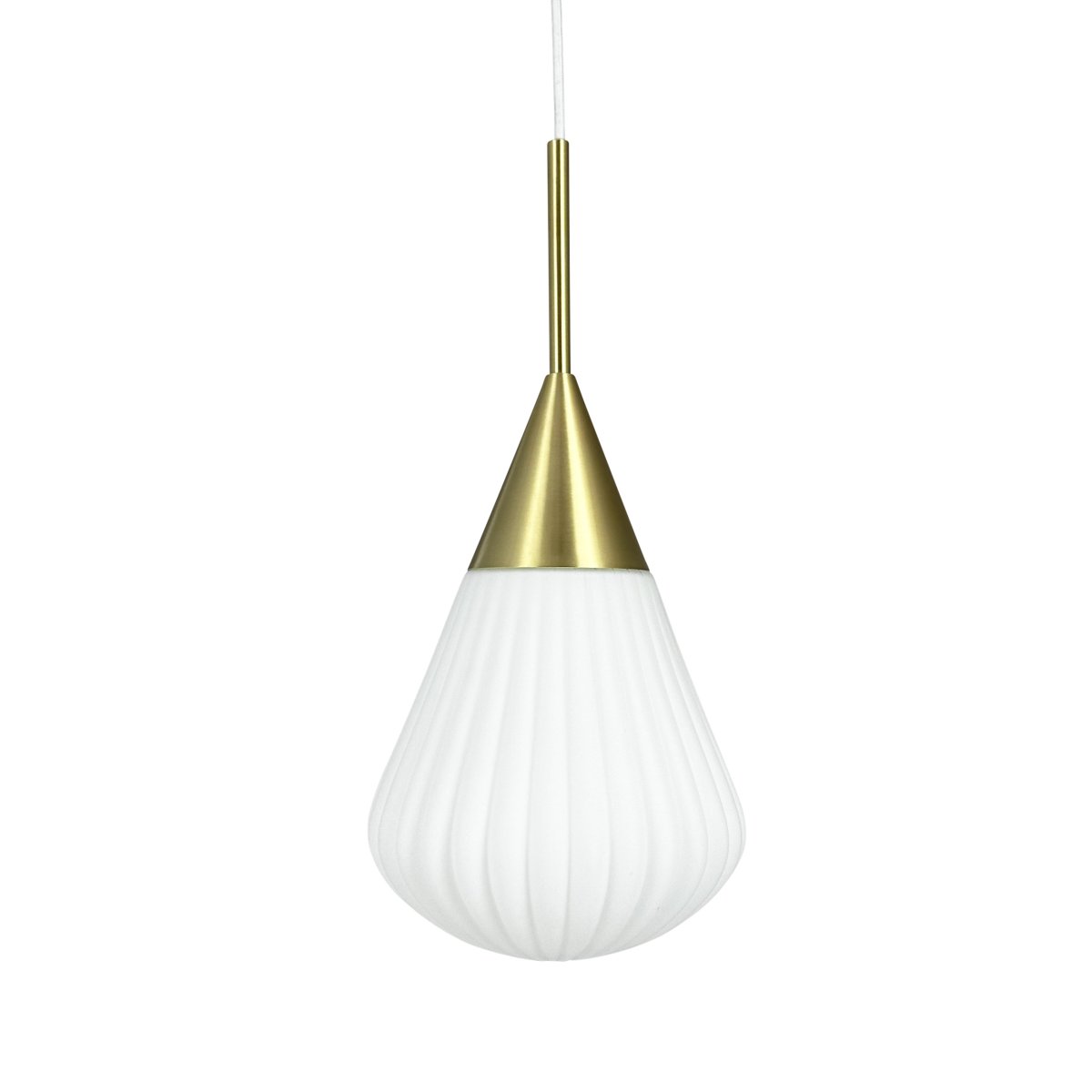 Ballon Ø20 Hvit Taklampe Fra Dyberg Larsen - Med sin moderna form och stilrena material &auml;r Ballon Pendant det perfekta valet f&ouml;r den som vill f&ouml;rena ljus och elegans &ndash; en funktionell och tidl&ouml;s designklassiker.