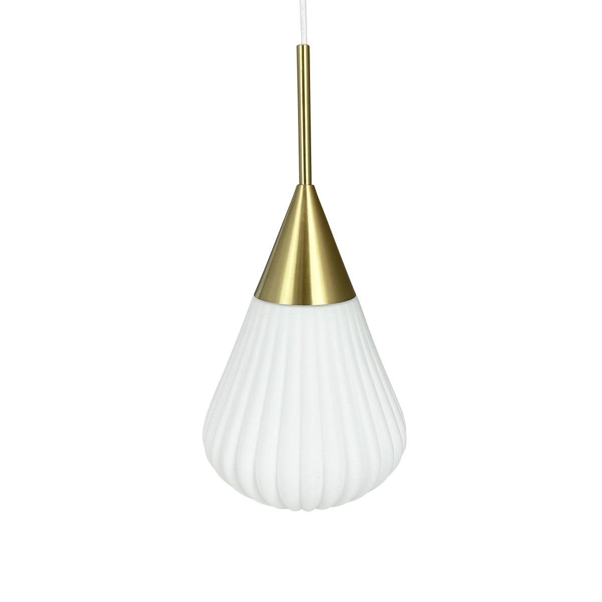 Ballon Ø20 Hvit Taklampe Fra Dyberg Larsen - Med sin moderna form och stilrena material &auml;r Ballon Pendant det perfekta valet f&ouml;r den som vill f&ouml;rena ljus och elegans &ndash; en funktionell och tidl&ouml;s designklassiker.