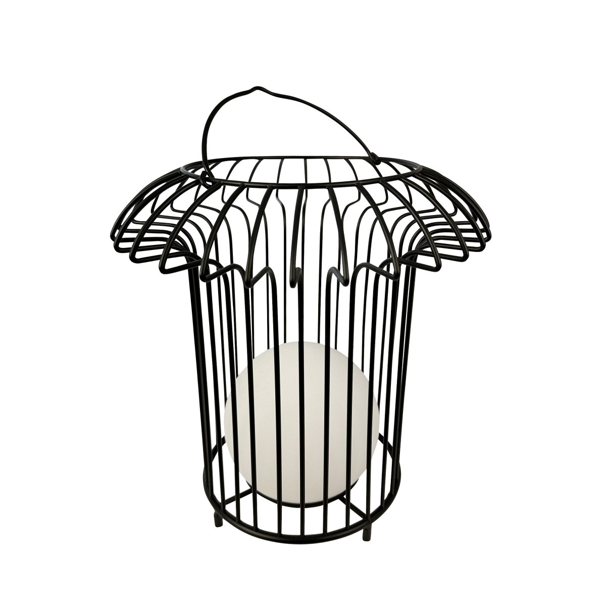 Basket 32cm Svart bærbar Fra Dyberg Larsen - &nbsp; Lyktan laddas enkelt med medf&ouml;ljande USB-kabel, vilket g&ouml;r att du kan njuta av dess vackra ljus &aring;ret om (adapter ing&aring;r ej).