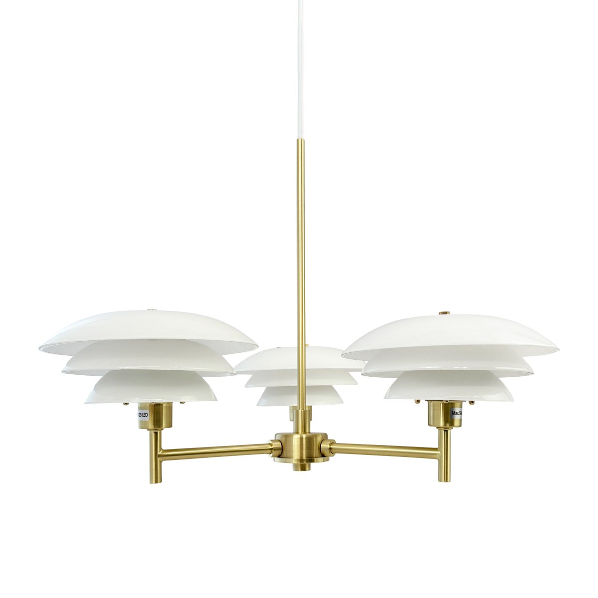 DL20 Ø50 Messing Taklampe Fra Dyberg Larsen - DL20-lysekronen kombinerer en klassisk messingfinish med vakre opalglass, og skaper en tidløs og luksuriøs atmosfære i rommet ditt.
