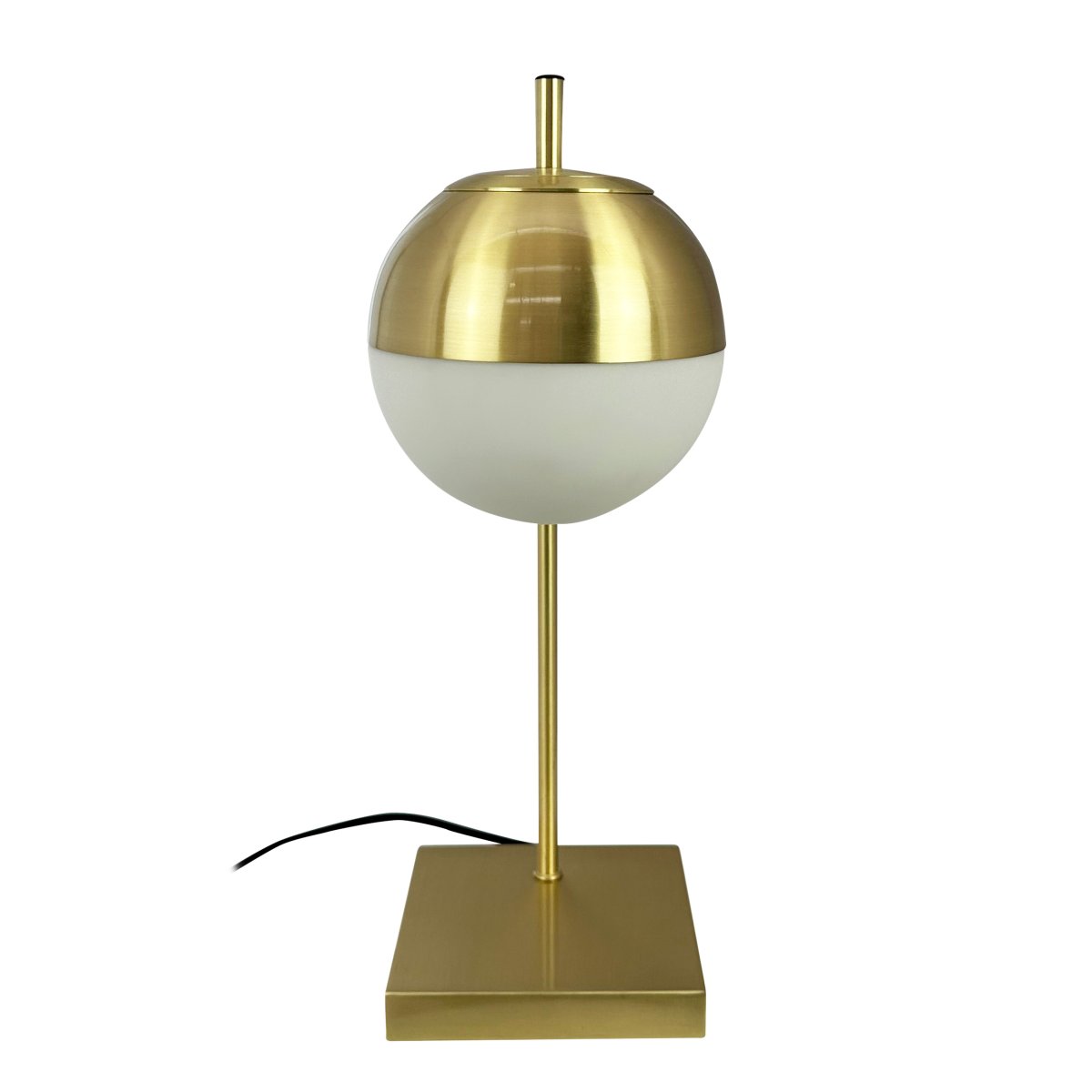 Caen 45cm Messing/hvit bordlampe Fra Dyberg Larsen - Caen bordlampen er laget av børstet messing og har en vakker glasskuppel som gir et varmt og mykt lys.