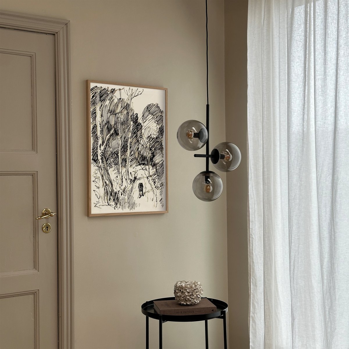 Como Ø30 Svart Taklampe Fra Dyberg Larsen - Como takpendel er en imponerende lampe som skiller seg ut i alle interiører med sitt sterke, moderne formspråk.