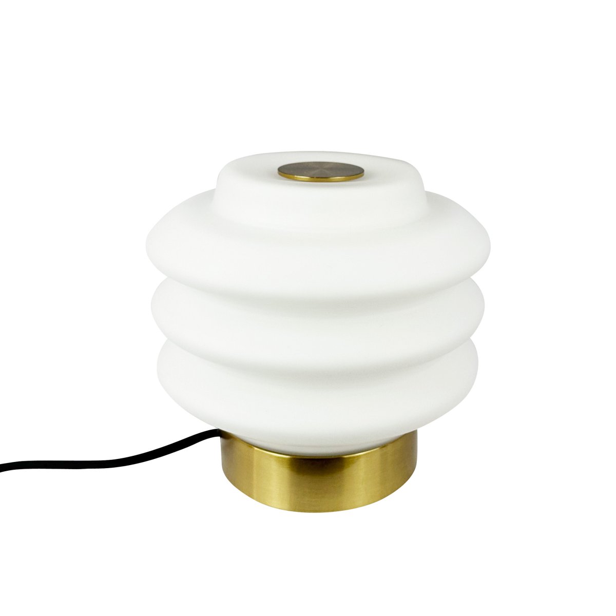 Diva 15cm Messing bordlampe Fra Dyberg Larsen - Den elegant designade Diva bordslampan i m&auml;ssing ger en sofistikerad touch till varje hem och &auml;r ett konstverk som tillf&ouml;r liv och sk&ouml;nhet till rummet.