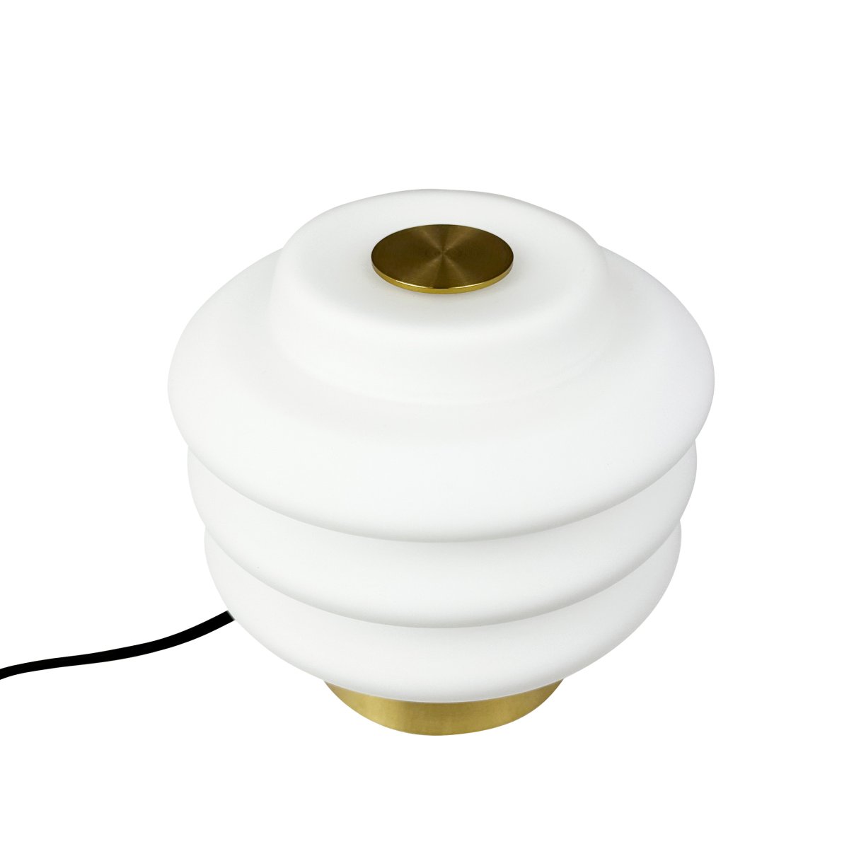 Diva 15cm Messing bordlampe Fra Dyberg Larsen - Den elegant designade Diva bordslampan i m&auml;ssing ger en sofistikerad touch till varje hem och &auml;r ett konstverk som tillf&ouml;r liv och sk&ouml;nhet till rummet.