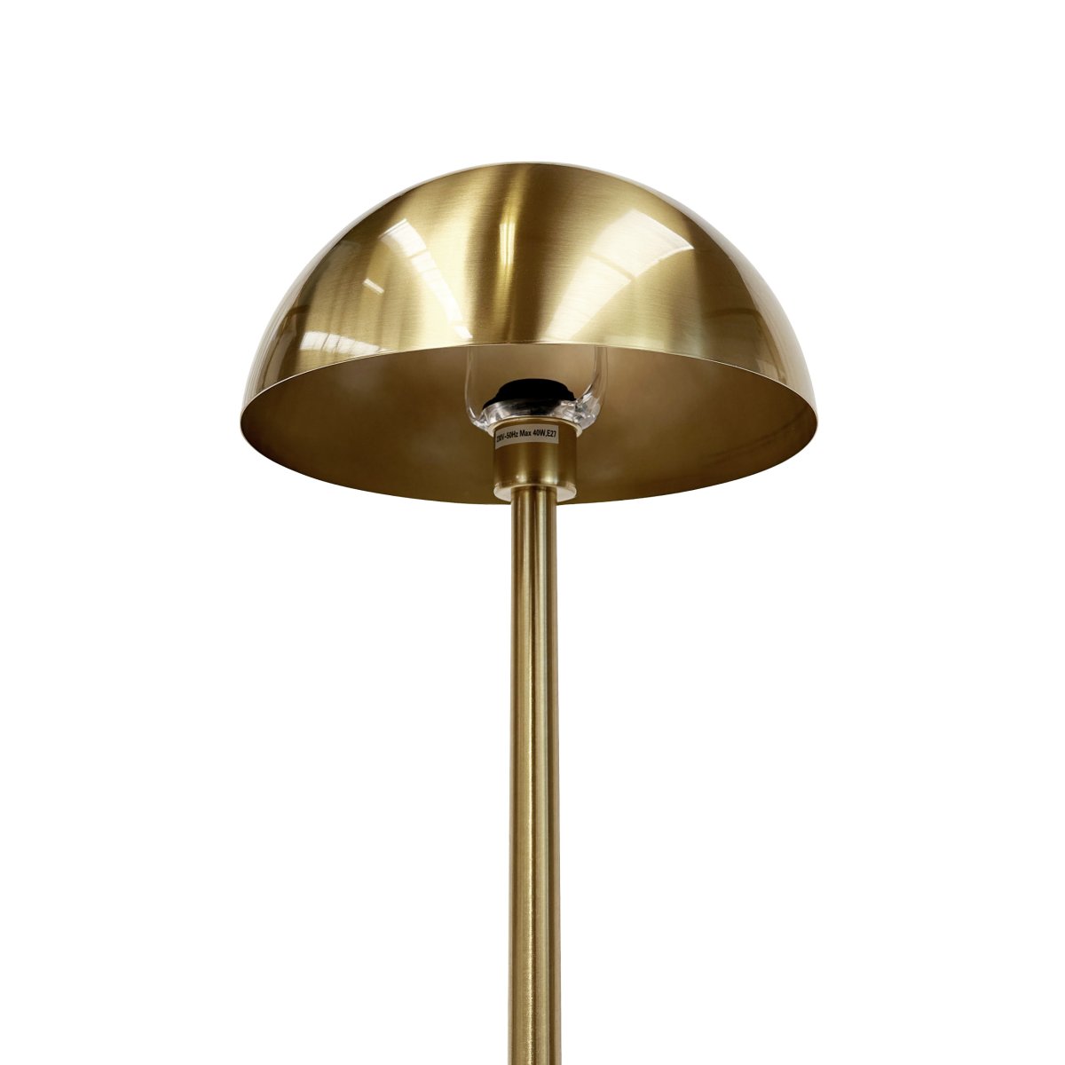 Menton Messing/svart gulvlampe Fra Dyberg Larsen - Menton gulvlampen utstråler raffinement med sine luksuriøse materialer og eksklusive design.