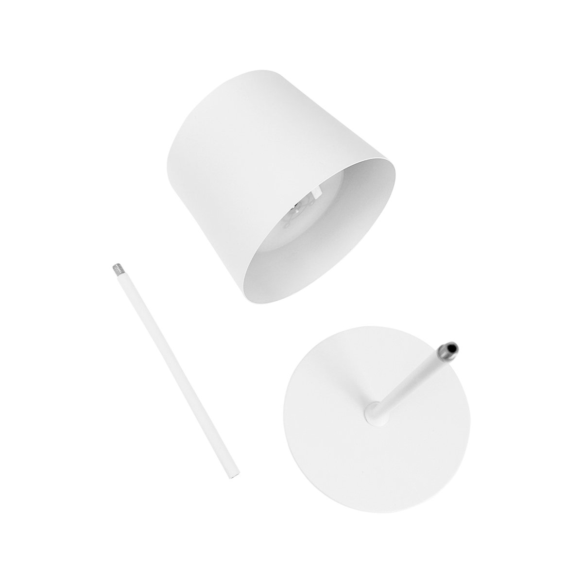 Karl 37cm Hvit bærbar Fra Dyberg Larsen - Karl passer både innendørs og utendørs og er lett å flytte rundt på, noe som gjør den ideell for både hjemmet og uteplassen.